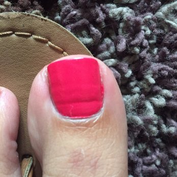 Tiffany Nails - Weird indent on big toe but it's not my actual toe nail. Not sure how this even happens?! - Nail Salons Near Me - Marlborough, Connecticut