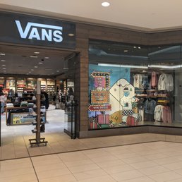Exterior photo of Vans Store - Scarborough, Ontario Exterior photo of Vans Store - Scarborough, Ontario