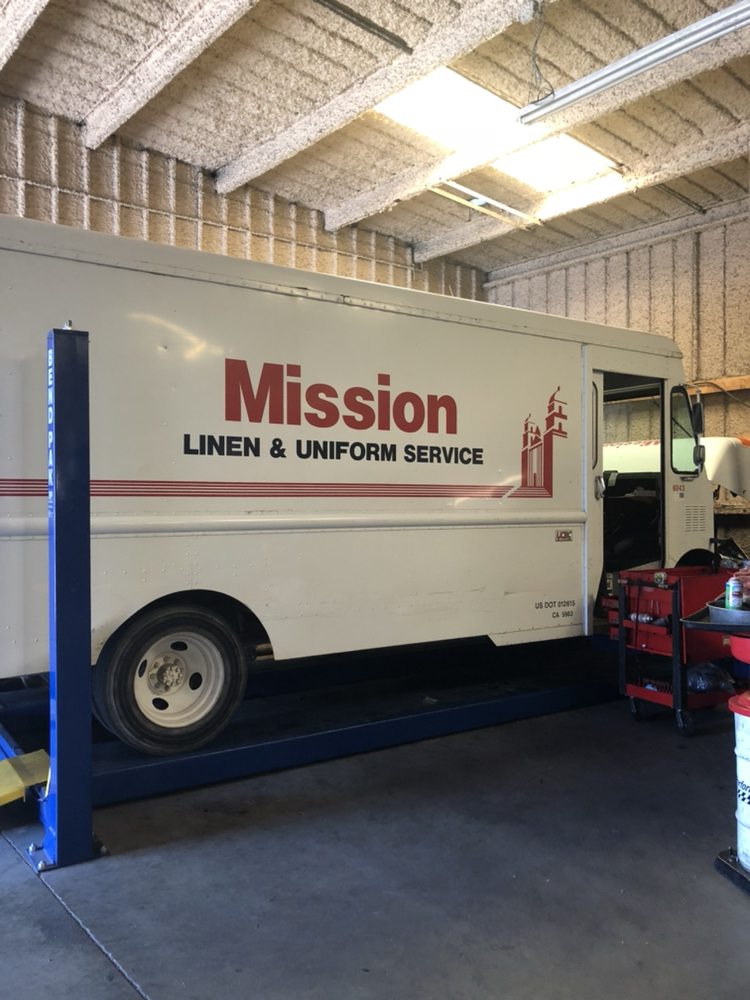 WEST MARKET TRANSMISSIONS Updated October 2024 13 Photos 537 Brunken Ave, Salinas