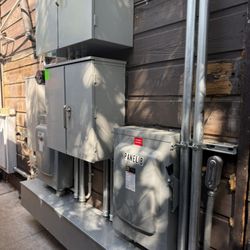 Upgraded 800 amp commercial electrical panel