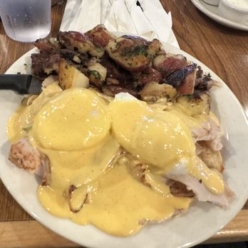 Red Apple Cafe - Turkey avocado Benedict - Breakfast & Brunch Near Me - Fresno, California