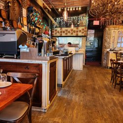 Il Forno-looking back into the restaurant.