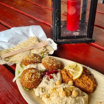Weihnachtsmarkt Osterstraße - Falafel mit 3 verschiedenen Mezze - Christmas Markets Near Me - Hamburg, HH