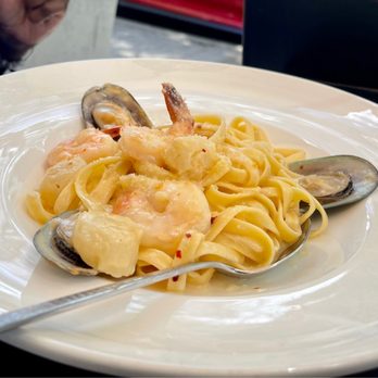 Mazaro Italian Restaurant - Pasta Allo Scoglio - Italian Near Me - Arlington, Virginia Mazaro Italian Restaurant - Pasta Allo Scoglio - Italian Near Me - Arlington, Virginia