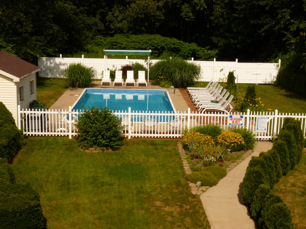 FOOTBRIDGE NORTH HOTEL 1522 Post Rd, Wells, Maine Hotels Phone