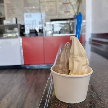 Solano Yogurt & Ice Cream - Country Vanilla and Cookies and Cream frozen yogurt - Ice Cream & Frozen Yogurt Near Me - Albany, California Solano Yogurt & Ice Cream - Country Vanilla and Cookies and Cream frozen yogurt - Ice Cream & Frozen Yogurt Near Me - Albany, California
