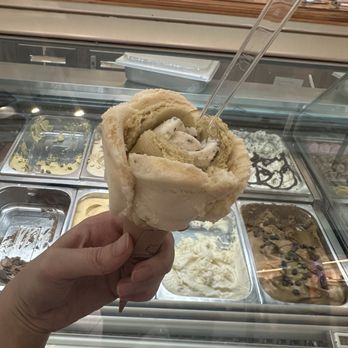 Amorino Gelato - Stracciatella, Pistachio, and Mascarpone di Finchi - Desserts Near Me - Atlanta, Georgia