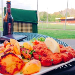 Niddafeld - Schnitzel Wiener Art. Direkt am Sportplatz!