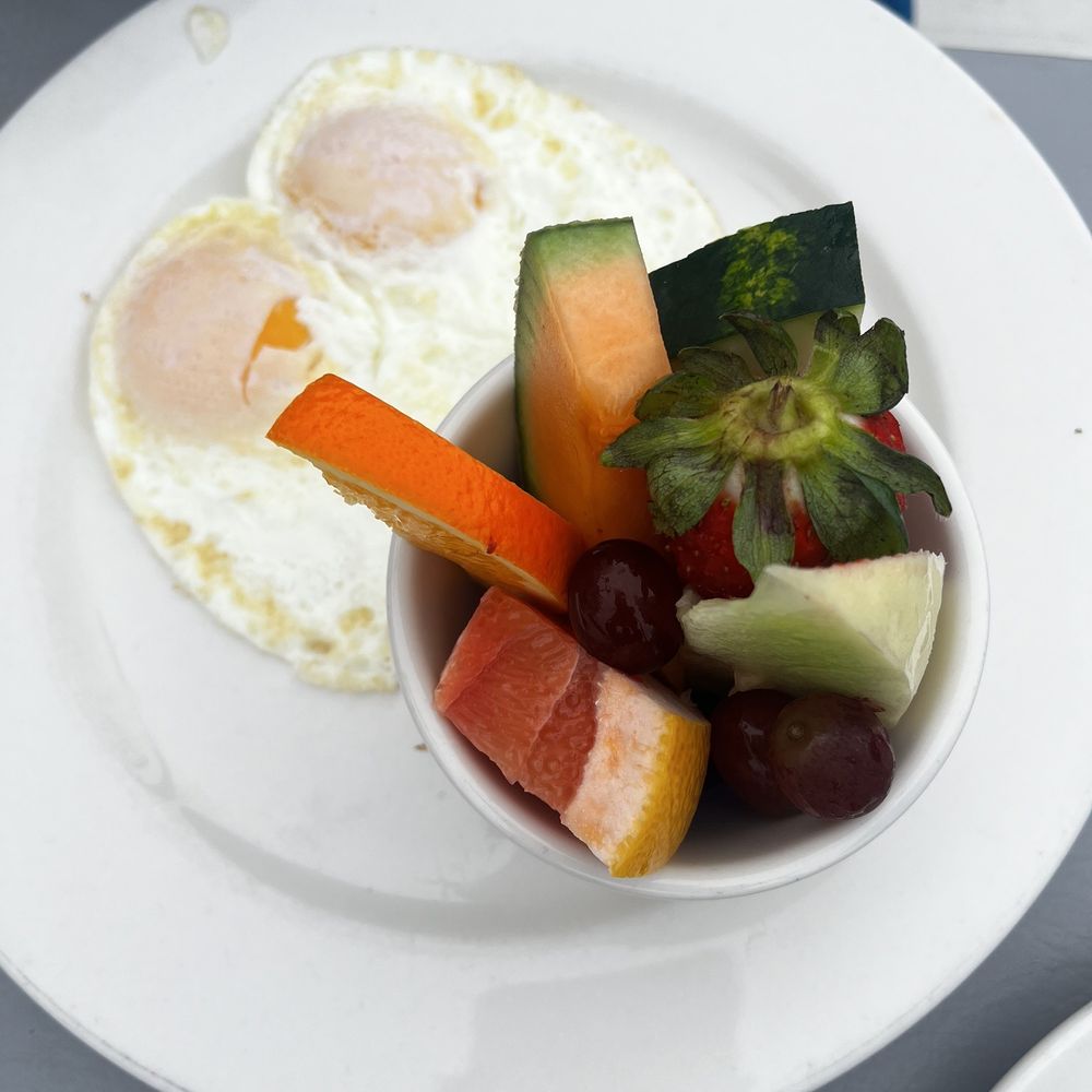 Good Stuff Restaurant - Redondo Beach - Eggs & fruit - Breakfast & Brunch Near Me - Redondo Beach, California