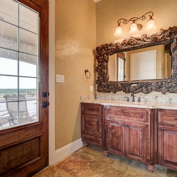 JHS Custom Painting and Remodeling - a bathroom - Painters Near Me - Dallas, Texas JHS Custom Painting and Remodeling - a bathroom - Painters Near Me - Dallas, Texas
