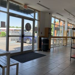 Bellini's Counter - Entrance