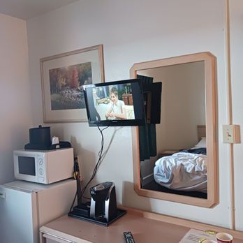 Bridge Street Inn - Small TV - Hotels Near Me - Baker City, Oregon