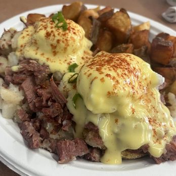 Button Up Cafe - Corned beef eggs Benedict - Breakfast & Brunch Near Me - Pearl City, Hawaii
