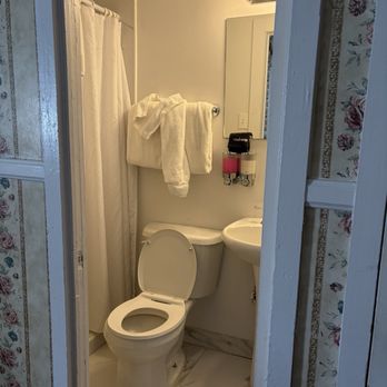 Copper Queen Hotel - Restroom - Hotels Near Me - Bisbee, Arizona Copper Queen Hotel - Restroom - Hotels Near Me - Bisbee, Arizona