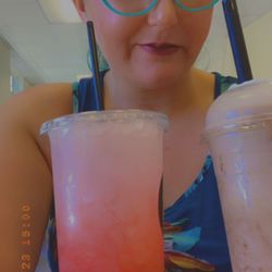 Summerville Nutrition - Pink Flamingo Collagen Tea & Brownie Batter Shake