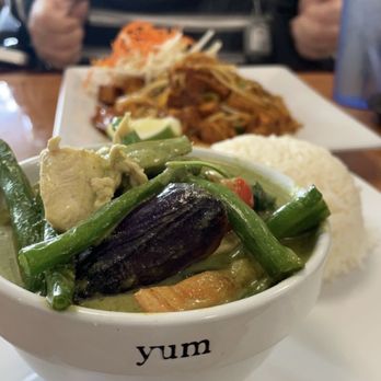 Bangkok Thai Restaurant - green curry lunch special with chicken - Thai Near Me - Merced, California Bangkok Thai Restaurant - green curry lunch special with chicken - Thai Near Me - Merced, California