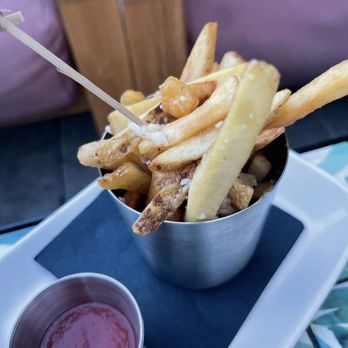 Hideout - Truffle Fries - Bars Near Me - Honolulu, Hawaii