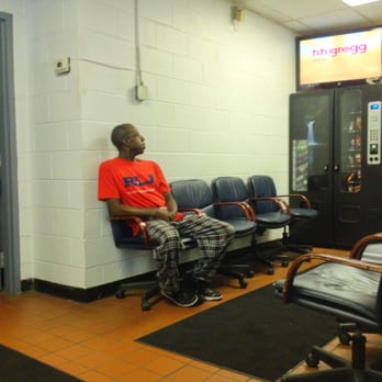 Marquette Frame & Wheel Alignment - waiting area. - Tires Near Me - Chicago, Illinois Marquette Frame & Wheel Alignment - waiting area. - Tires Near Me - Chicago, Illinois