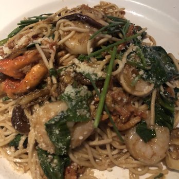Yard House - Lobster Garlic Noodles - New American Near Me - Concord, California