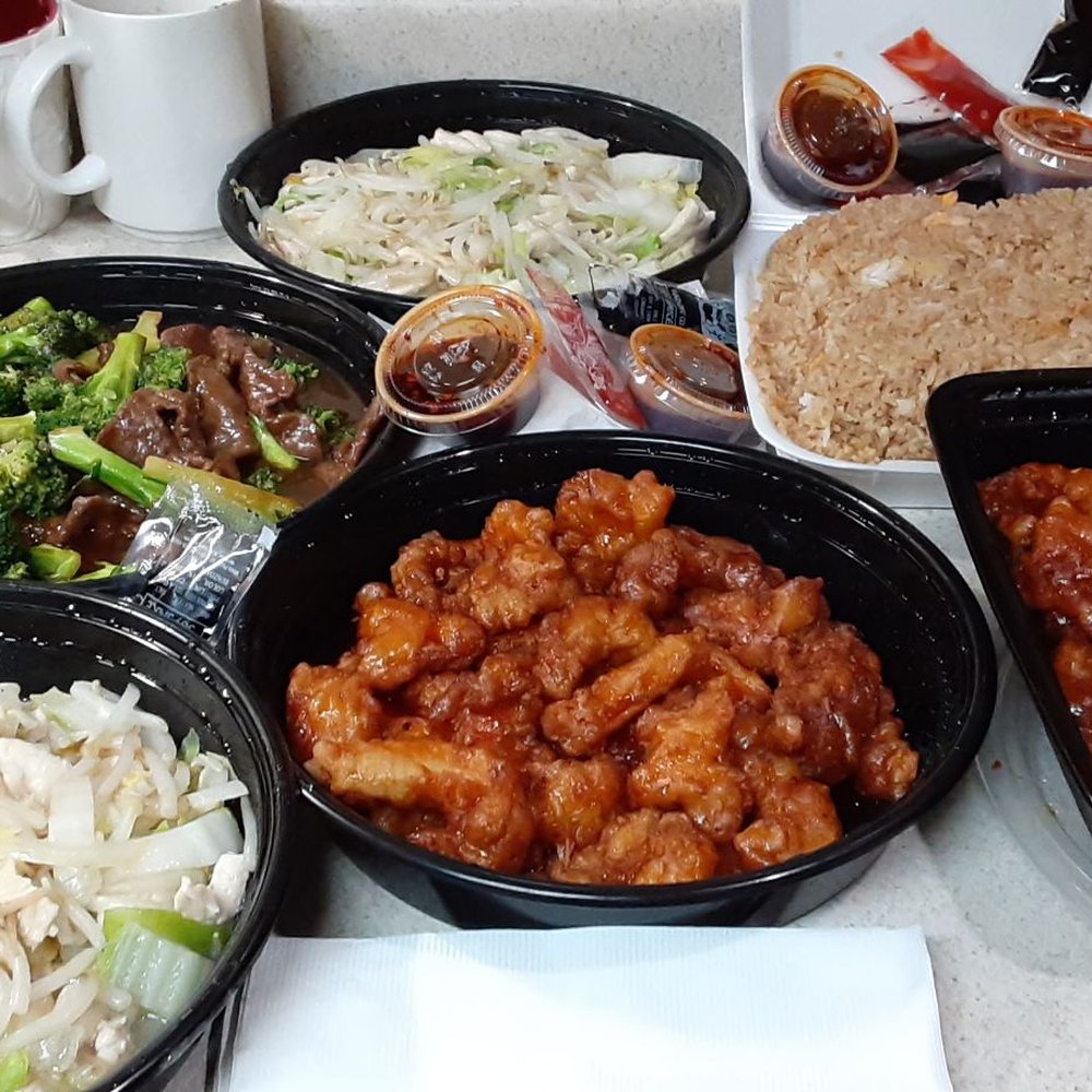 Canton Restaurant - Two orders of chicken chow mein, beef and broccoli, orange chicken, and fried rice. - Chinese Near Me - Barstow, California Canton Restaurant - Two orders of chicken chow mein, beef and broccoli, orange chicken, and fried rice. - Chinese Near Me - Barstow, California