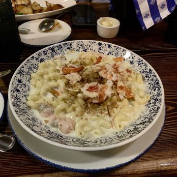 Duke’s Seafood Bellevue - Lobster & Seafood Cavatappi Mac 'n Cheese - Seafood Near Me - Bellevue, Washington