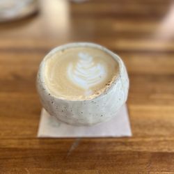 Bloome by Sasha - Café con leche (coffee with milk)