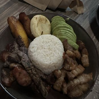 Luka Restaurant - Paisa bowl (huevo aparte/egg separate) - Latin American Near Me - Plantation, Florida Luka Restaurant - Paisa bowl (huevo aparte/egg separate) - Latin American Near Me - Plantation, Florida