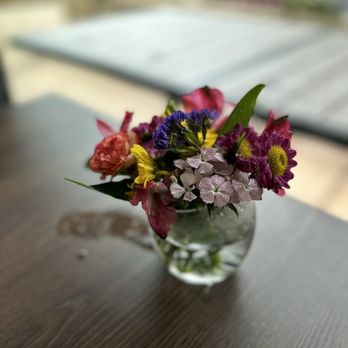 Brown Butter - Cute flower arrangement - Desserts Near Me - Danville, California Brown Butter - Cute flower arrangement - Desserts Near Me - Danville, California