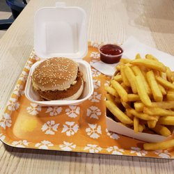Frituur de Vest - Veggie Burger and Fries at Frituur de Vest