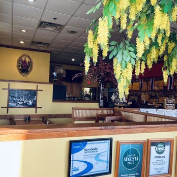Sawasdee Authentic Thai - Restaurant seating, view from main entrance - Thai Near Me - Martinez, Georgia