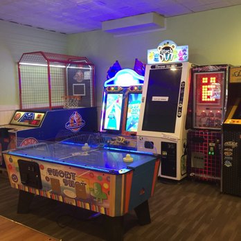 Round Table Pizza - Mini arcade - Pizza Near Me - Kailua, Hawaii Round Table Pizza - Mini arcade - Pizza Near Me - Kailua, Hawaii