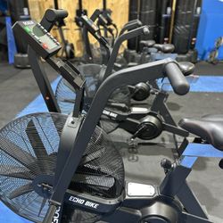 Martial Arts Kickboxing - New strength training and CrossFit style equipment