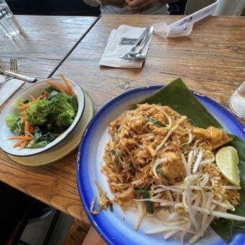 Sup Thai Kitchen  - Pad Thai - Thai Near Me - Fresh Meadows, New York