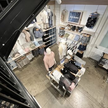 American Eagle Outfitters - Women's Clothing Near Me - New York, New York American Eagle Outfitters - Women's Clothing Near Me - New York, New York