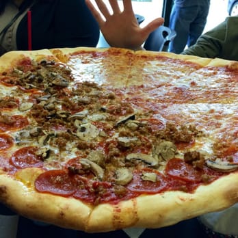Screamin' Mimi's - The jumbo is enormous! - Pizza Near Me - Savannah, Georgia
