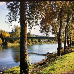 Woodland Shores RV Park - By the river