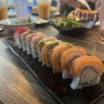 405 Thai & Sushi - Rainbow roll - Sushi Bars Near Me - North Hills, California