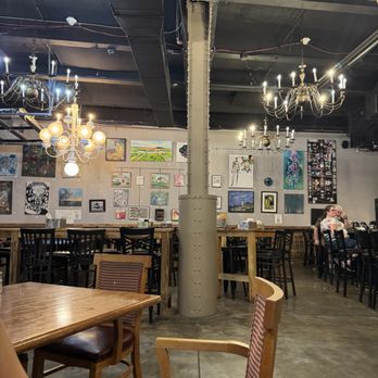 WanderLinger Brewing - Bar área - Breweries Near Me - Chattanooga, Tennessee