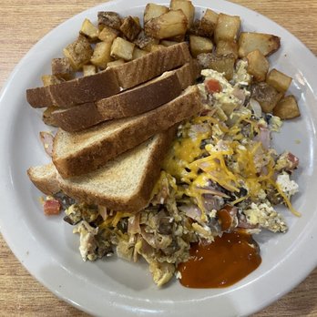 Yogi's Bagel Cafe - Turkey Scramble (added mushrooms) with wheat toast - Delis Near Me - Fort Worth, Texas