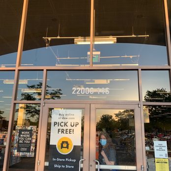 DSW - Shoe Stores Near Me - Sterling, Virginia