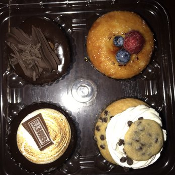 Molly's Cupcakes - Chocolate Mousse, Creme Brûlée, S'Mores, Cookie Monster - Cupcakes Near Me - Chicago, Illinois Molly's Cupcakes - Chocolate Mousse, Creme Brûlée, S'Mores, Cookie Monster - Cupcakes Near Me - Chicago, Illinois