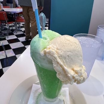 Ed Debevic's - Breakfast & Brunch Near Me - Chicago, Illinois