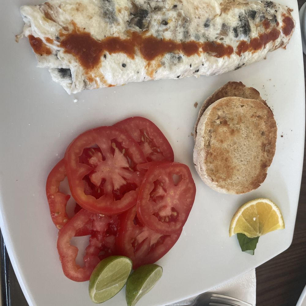 Moon Star Cafe - Egg white omelette with mushrooms, spinach and cheese and an English muffin - Salad Near Me - Nuevo Vallarta, NAY Moon Star Cafe - Egg white omelette with mushrooms, spinach and cheese and an English muffin - Salad Near Me - Nuevo Vallarta, NAY