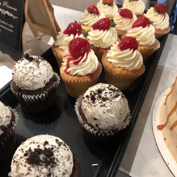 Jennivee’s Bakery - Desserts Near Me - Chicago, Illinois