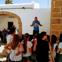 Free Tour Lunares - Dani explaining the history to us all