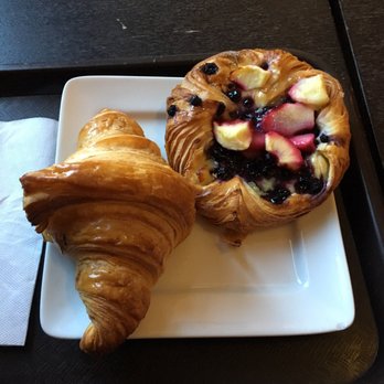 Mamie Clafoutis - Bakeries Near Me - Outremont, Quebec