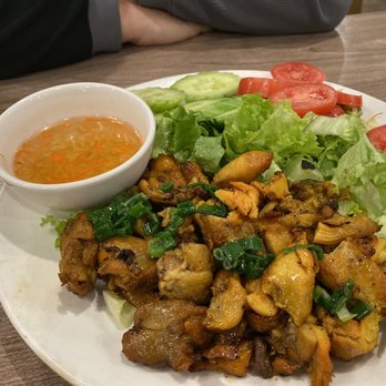 Bone & Broth - Griiled chicken salad - Vietnamese Near Me - Ontario, California