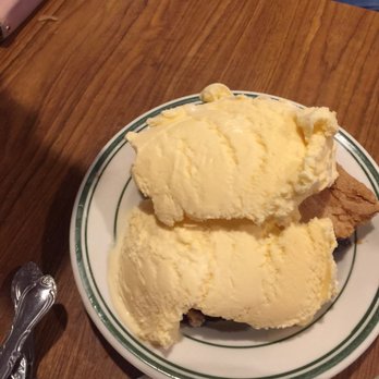 Pie 'n Burger - Berry pie with ice cream - Burgers Near Me - Pasadena, California