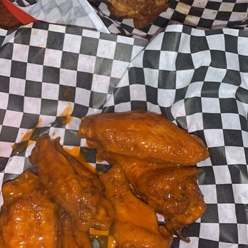 3 And Out - Wings - Sports Bars Near Me - Inglewood, California 3 And Out - Wings - Sports Bars Near Me - Inglewood, California