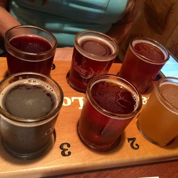 Cascade Locks Ale House - Flight of beers - Burgers Near Me - Cascade Locks, Oregon